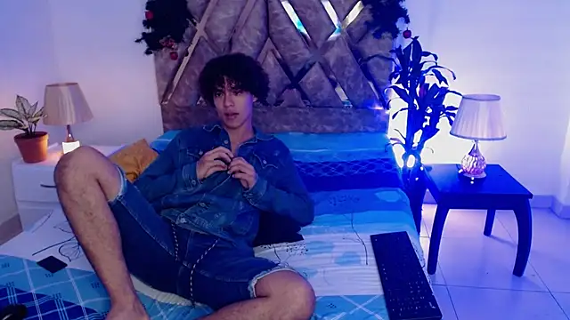 nickolas moon online show from December 2024 01:43:02 PM