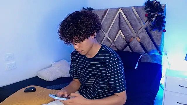 nickolas moon online show from December 2024 04:12:01 AM