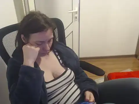 SweetAdela92 online show from February 2026 11:33:01 PM