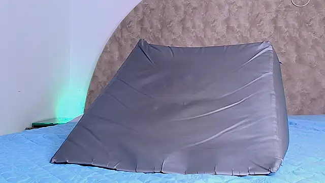 anisha x online show from April 2026 07:22:01 PM