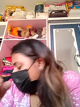 Snapshot of Hotmilfxox chatting on December 2024 11:22:01 AM Hotmilfxox online show from December 2024 11:22:01 AM