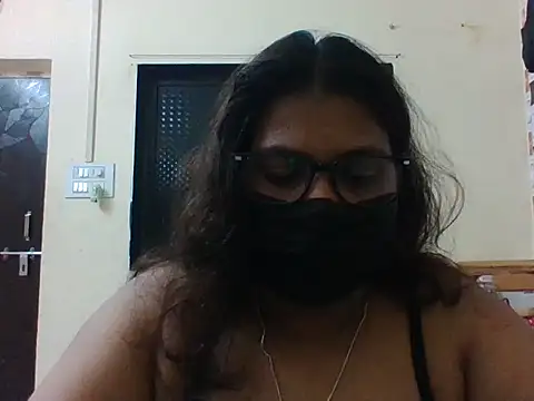 Hotmilfxox online show from May 2026 05:43:01 PM