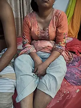 Snapshot of Desi_Best_Anal chatting on February 2025 05:31:02 PM Desi Best Anal online show from February 2025 05:31:02 PM