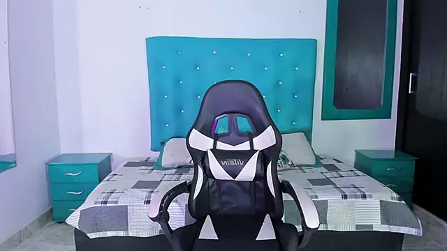 Snapshot of Tasha_Sant chatting on September 2025 08:30:01 PM Tasha Sant online show from September 2025 08:30:01 PM