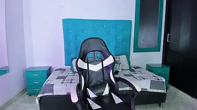 Snapshot of Tasha_Sant chatting on September 2025 08:09:01 PM Tasha Sant online show from September 2025 08:09:01 PM