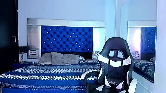 Snapshot of Tasha_Sant chatting on September 2025 09:03:02 PM Tasha Sant online show from September 2025 09:03:02 PM