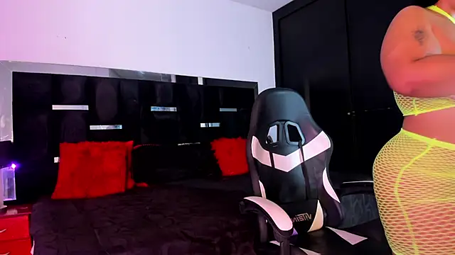 Snapshot of Tasha_Sant chatting on October 2025 07:25:02 PM Tasha Sant online show from October 2025 07:25:02 PM