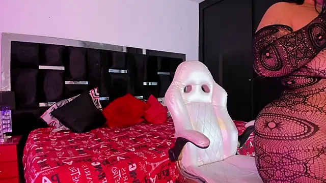 Snapshot of Tasha_Sant chatting on October 2025 08:24:02 PM Tasha Sant online show from October 2025 08:24:02 PM