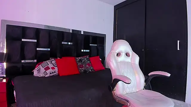 Snapshot of Tasha_Sant chatting on November 2025 09:13:02 PM Tasha Sant online show from November 2025 09:13:02 PM