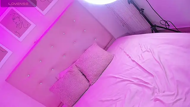 EIMY BRIGHT online show from April 2026 02:18:01 PM