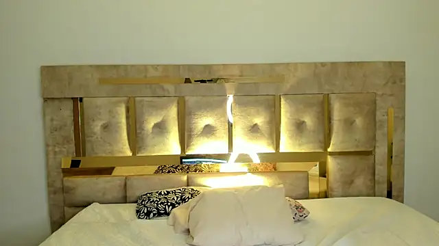 Snapshot of Ari_sunshine_ chatting on October 2025 06:10:02 AM Ari sunshine online show from October 2025 06:10:02 AM