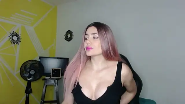 Nikolle Rouss online show from March 2025 04:21:02 AM