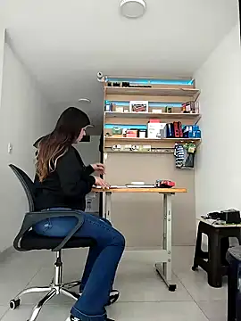 natalie cowens online show from February 2025 05:20:01 PM