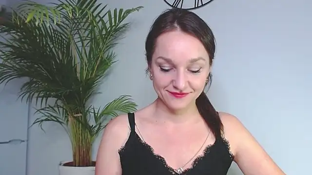 Snapshot of AliciaDesire chatting on December 2024 06:31:02 PM AliciaDesire online show from December 2024 06:31:02 PM