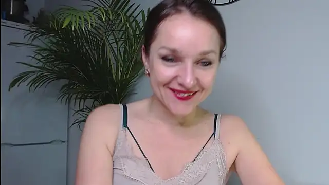Snapshot of AliciaDesire chatting on December 2024 03:41:02 PM AliciaDesire online show from December 2024 03:41:02 PM