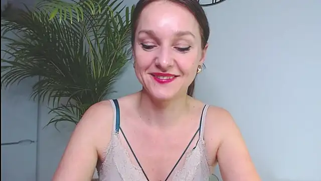 Snapshot of AliciaDesire chatting on December 2024 06:45:01 PM AliciaDesire online show from December 2024 06:45:01 PM