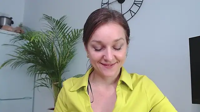 Snapshot of AliciaDesire chatting on January 2025 10:47:01 AM AliciaDesire online show from January 2025 10:47:01 AM