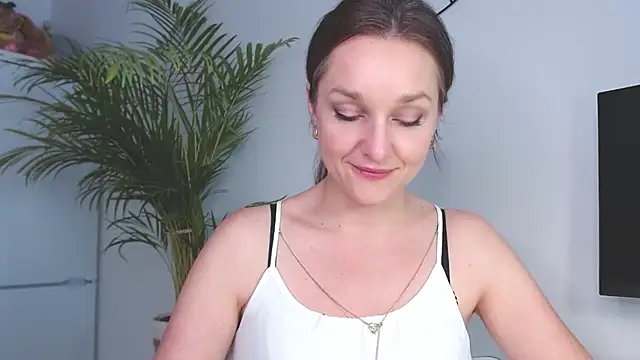 Snapshot of AliciaDesire chatting on January 2025 11:04:02 AM AliciaDesire online show from January 2025 11:04:02 AM