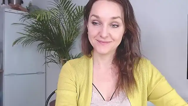 Snapshot of AliciaDesire chatting on January 2025 11:00:02 AM AliciaDesire online show from January 2025 11:00:02 AM