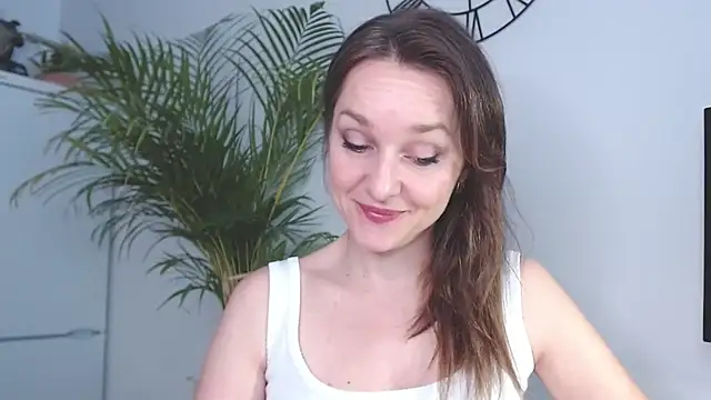 Snapshot of AliciaDesire chatting on February 2025 08:02:02 AM AliciaDesire online show from February 2025 08:02:02 AM