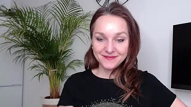 Snapshot of AliciaDesire chatting on February 2025 02:59:02 PM AliciaDesire online show from February 2025 02:59:02 PM