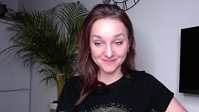 Snapshot of AliciaDesire chatting on February 2025 06:13:02 PM AliciaDesire online show from February 2025 06:13:02 PM