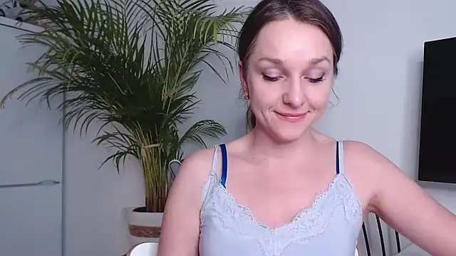 Snapshot of AliciaDesire chatting on February 2025 03:27:01 PM AliciaDesire online show from February 2025 03:27:01 PM