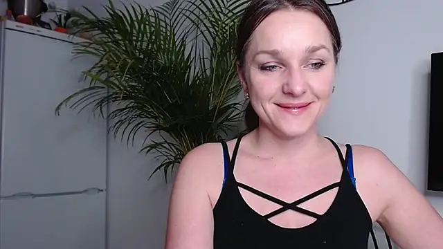 Snapshot of AliciaDesire chatting on February 2025 02:52:02 PM AliciaDesire online show from February 2025 02:52:02 PM