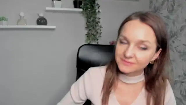 Snapshot of AliciaDesire chatting on February 2025 05:51:02 PM AliciaDesire online show from February 2025 05:51:02 PM