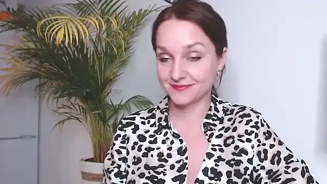 Snapshot of AliciaDesire chatting on March 2025 05:49:02 PM AliciaDesire online show from March 2025 05:49:02 PM