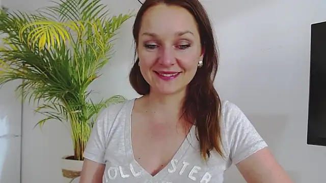 Snapshot of AliciaDesire chatting on March 2025 03:42:02 PM AliciaDesire online show from March 2025 03:42:02 PM