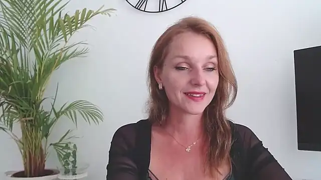 Snapshot of AliciaDesire chatting on September 2025 01:10:01 PM AliciaDesire online show from September 2025 01:10:01 PM