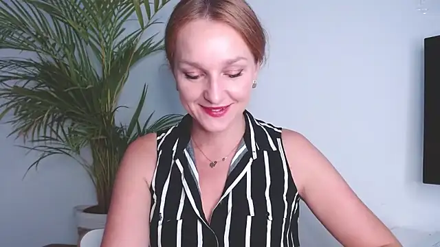 Snapshot of AliciaDesire chatting on September 2025 05:56:01 AM AliciaDesire online show from September 2025 05:56:01 AM