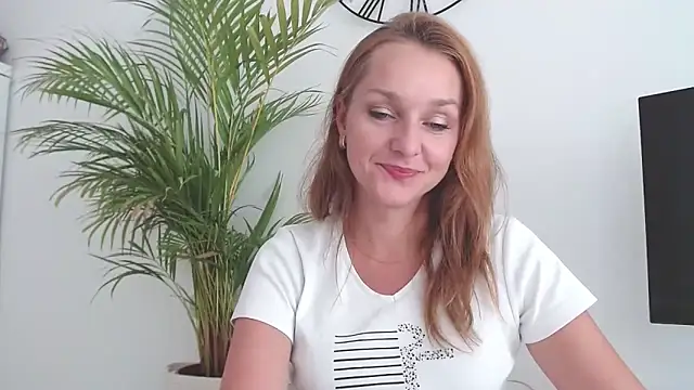 Snapshot of AliciaDesire chatting on October 2025 01:00:02 PM AliciaDesire online show from October 2025 01:00:02 PM