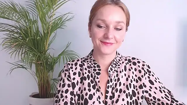 Snapshot of AliciaDesire chatting on October 2025 06:59:01 AM AliciaDesire online show from October 2025 06:59:01 AM