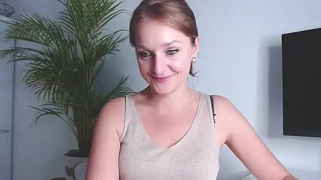 Snapshot of AliciaDesire chatting on November 2025 01:54:02 PM AliciaDesire online show from November 2025 01:54:02 PM