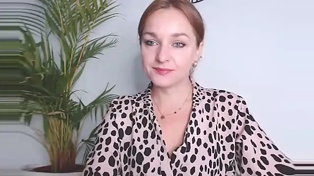 Snapshot of AliciaDesire chatting on November 2025 07:07:01 AM AliciaDesire online show from November 2025 07:07:01 AM