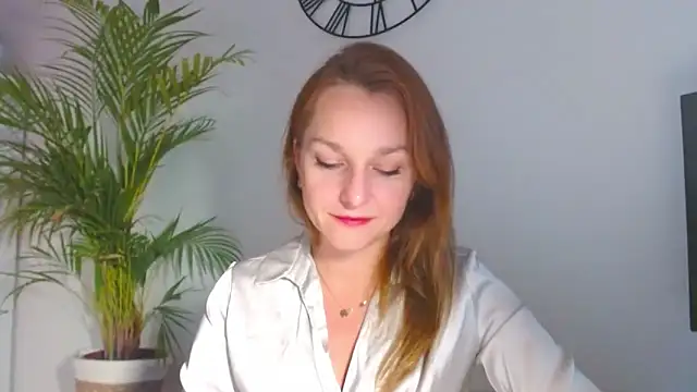 Snapshot of AliciaDesire chatting on November 2025 02:07:01 PM AliciaDesire online show from November 2025 02:07:01 PM