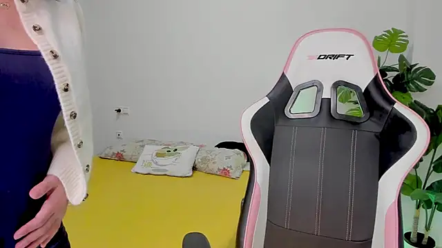 Adriennesexxx online show from February 2025 05:51:01 PM