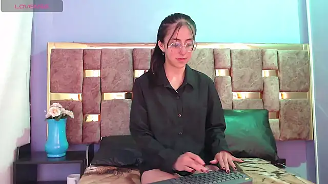 Snapshot of ling_ling24 chatting on January 2025 07:25:02 AM ling ling24 online show from January 2025 07:25:02 AM