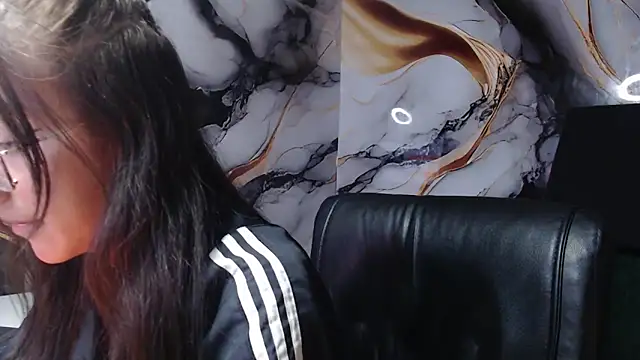 Snapshot of ling_ling24 chatting on March 2025 07:04:02 AM ling ling24 online show from March 2025 07:04:02 AM