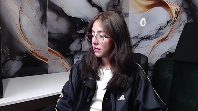 Snapshot of ling_ling24 chatting on March 2025 03:33:02 AM ling ling24 online show from March 2025 03:33:02 AM