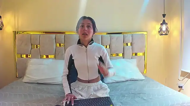 Snapshot of ling_ling24 chatting on October 2025 03:04:02 AM ling ling24 online show from October 2025 03:04:02 AM