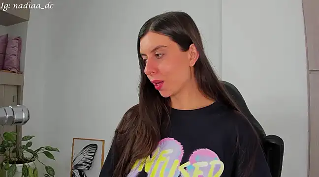 Nadiaa  online show from February 2025 03:31:02 AM