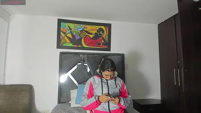 Vahiolet smith online show from October 2025 03:10:02 AM