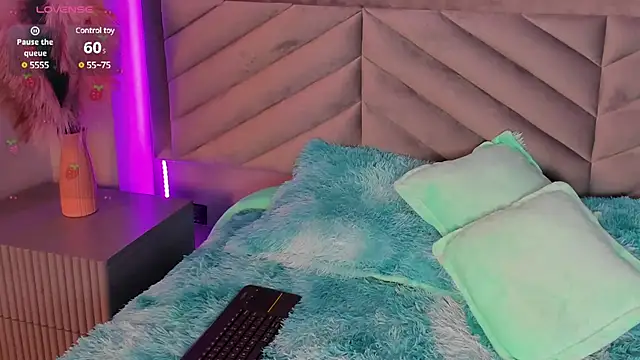 Ary thompson   online show from December 2024 09:58:02 PM