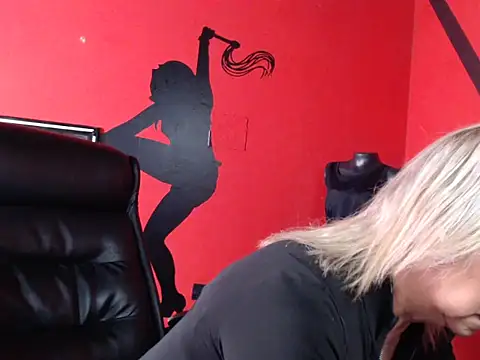 KLOE PIELL online show from April 2026 10:26:01 PM