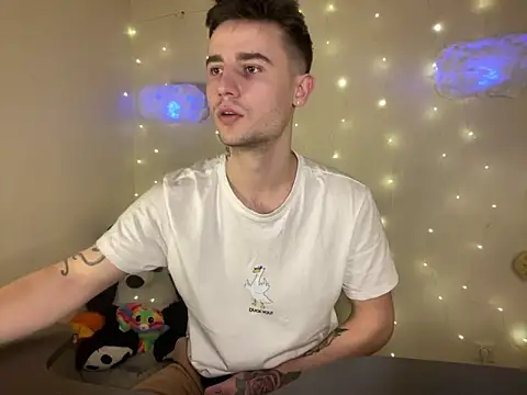 Snapshot of Mike_severi2 chatting on February 2025 12:22:02 PM Mike severi2 online show from February 2025 12:22:02 PM