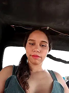 Snapshot of emma-19- chatting on March 2025 09:37:02 PM emma-19- online show from March 2025 09:37:02 PM