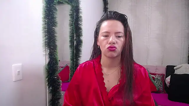 lauraguzman online show from January 2025 12:02:01 AM